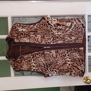Reversible vest animal print and brown,  size large casual identity